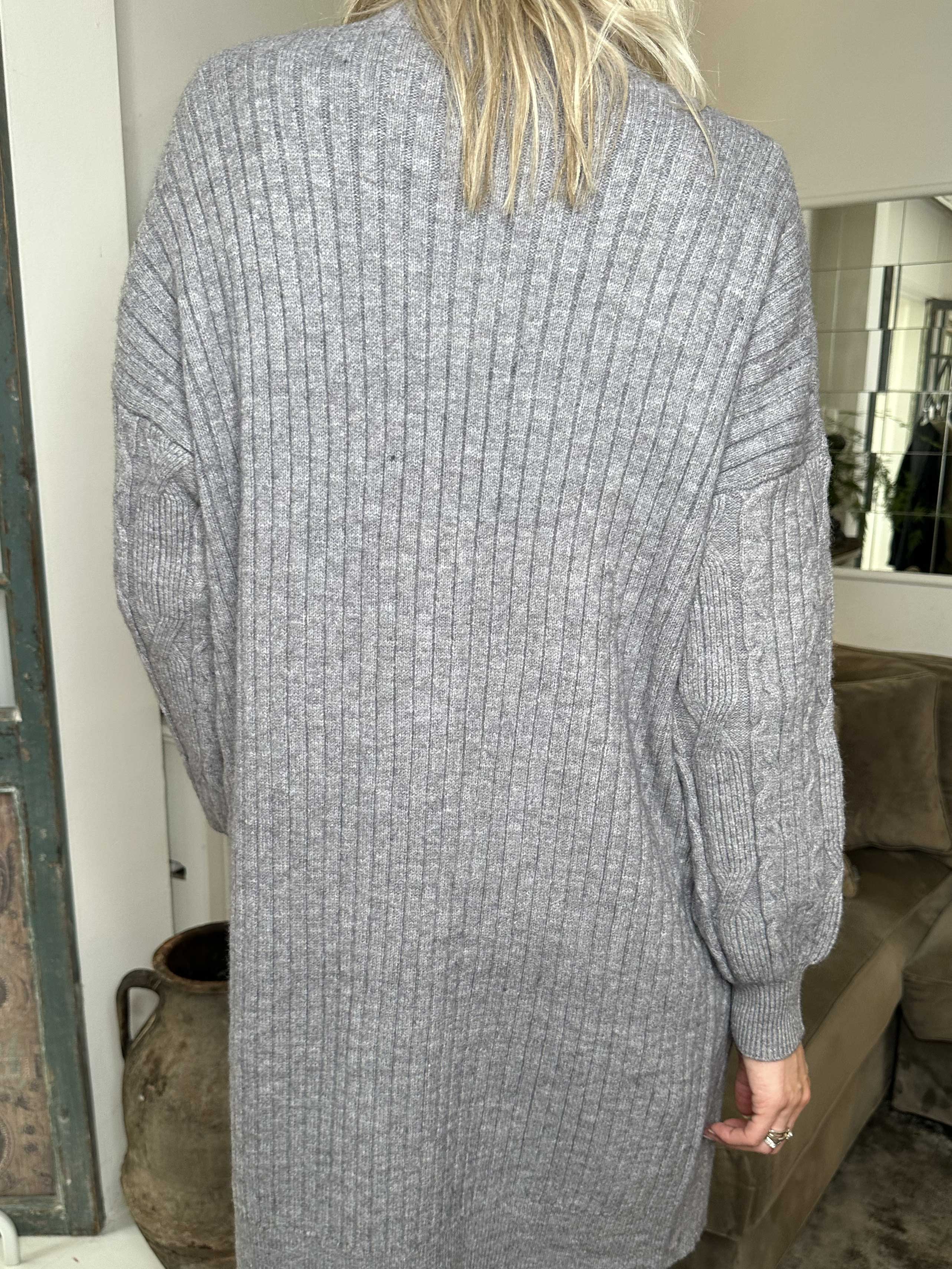 Valeria - Skön och tjock stickad kofta med fickor